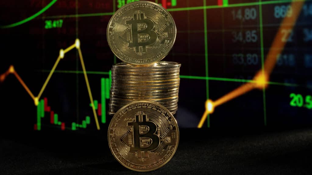 FILE PHOTO: Bitcoin tokens and a price chart are seen in this illustration picture taken November 21, 2024. REUTERS/Remo Casilli/Illustration/File Photo