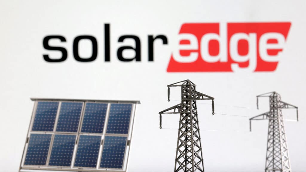 FILE PHOTO: Miniatures of solar panel and electric pole are seen in front of SolarEdge logo in this illustration taken January 17, 2023. REUTERS/Dado Ruvic/Illustration/File Photo