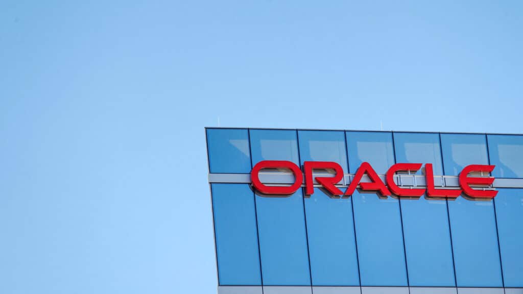 FILE PHOTO: An exterior view of the Oracle Field Office at Wilson Boulevard in Arlington, Virginia, U.S., October 18, 2019.  Earlier in the day, Oracle CEO Mark Hurd passed away at the age of 62.  REUTERS/Tom Brenner/File Photo