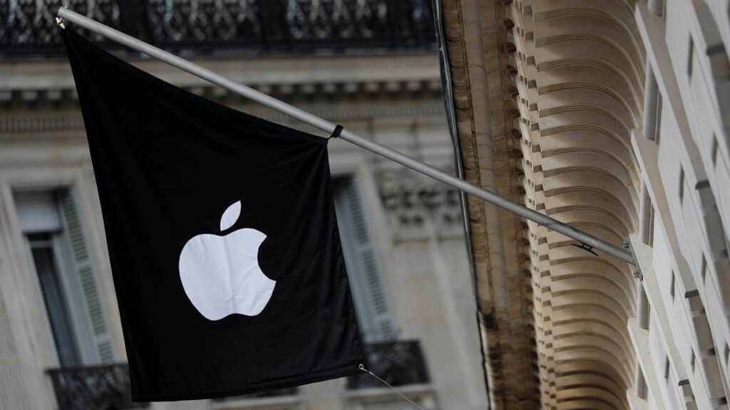 FILE PHOTO: An Apple logo is seen on a flag on the facade of the Apple Store in Paris, March 3, 2016. REUTERS/Christian Hartmann/File Photo
