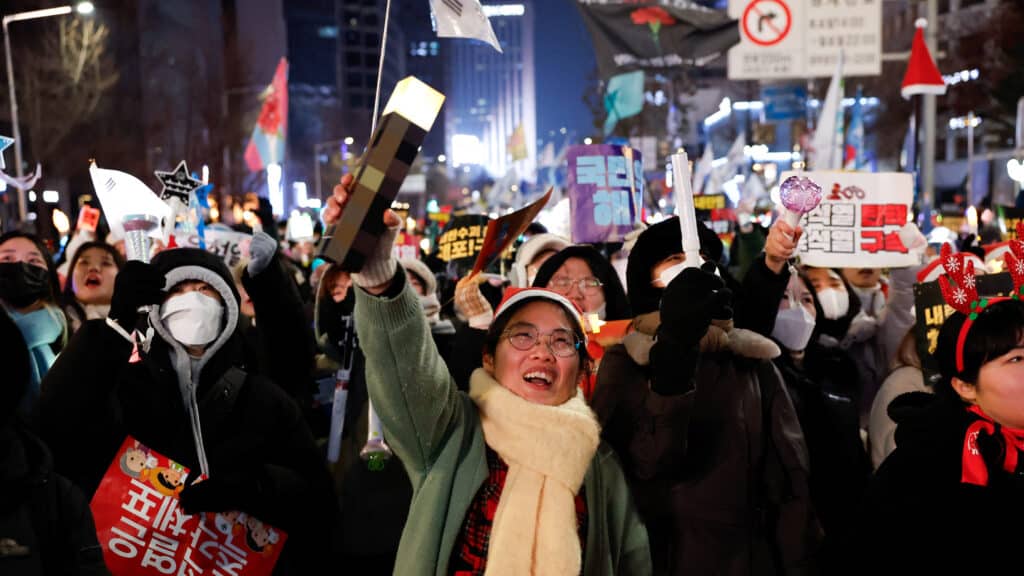 Protesters march against South Korea's impeached President Yoon Suk Yeol, who declared martial law, which was reversed hours later, in Seoul, South Korea, December 21, 2024. REUTERS/Kim Soo-hyeon