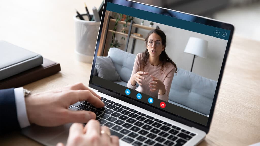 психолог, ноутбук, skype
