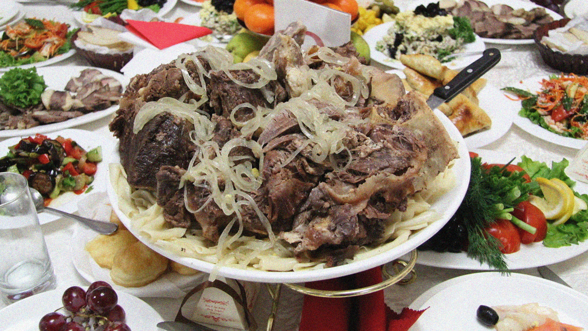 Дачада жалаңаш және жетілген Дачада жалаңаш және жетілген