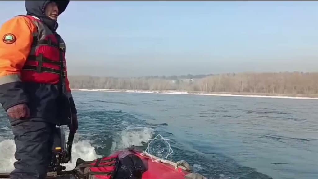 поиск пропавших в реке