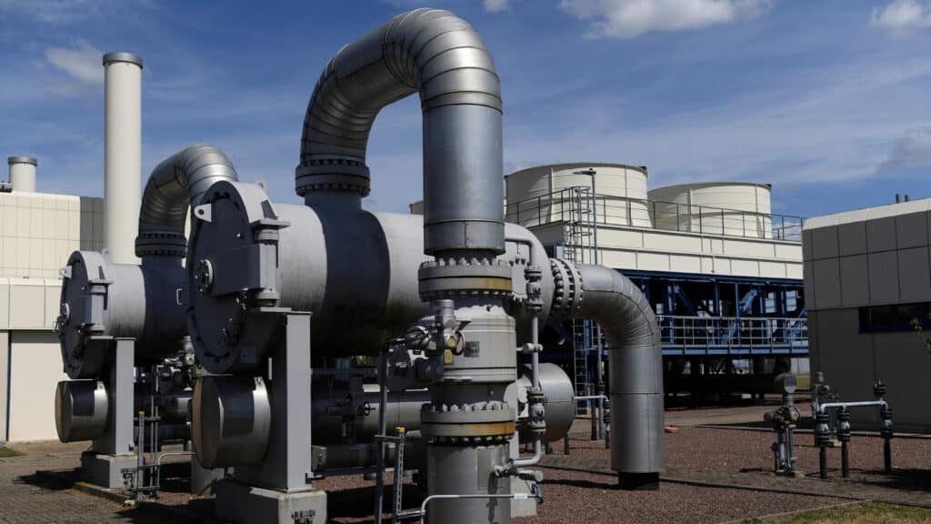 FILE PHOTO: A general view of pipelines on the gas storage facility at the gas trading company VNG AG in Bad Lauchstaedt, Germany July 28, 2022. REUTERS/Annegret Hilse/File Photo