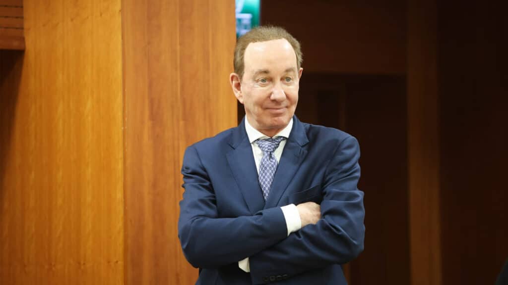 Питер Фостер