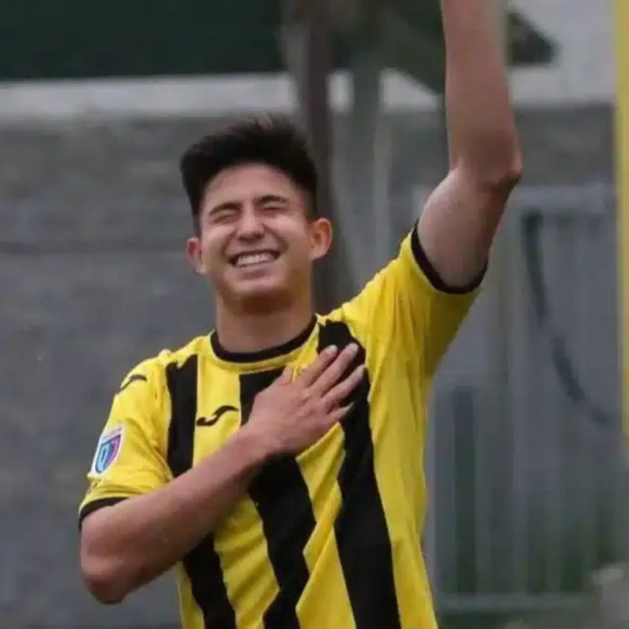 ВК-да кеуделі брюнеткалар селфи жасайды