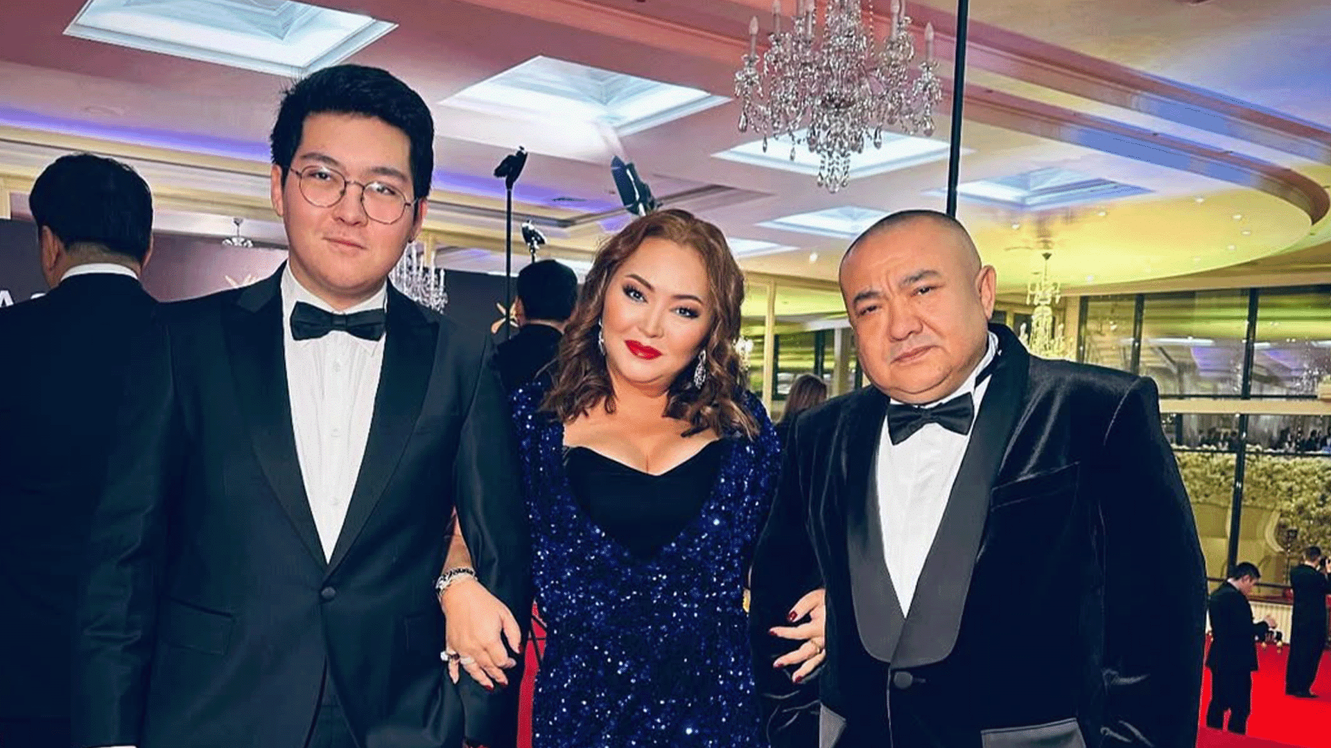 Наташа мен Тарзанның жыныстық қатынасын қараңыз