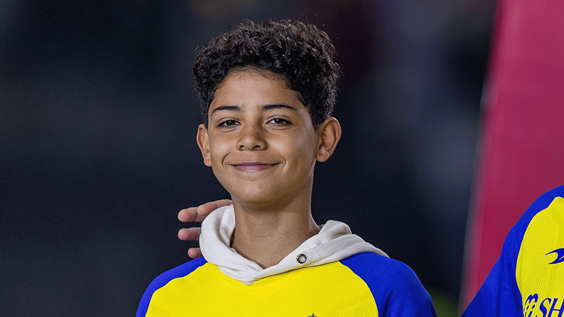 Құйрықты қыздармен жыныстық қатынас Үш жігіт бір қызды сиқыйды