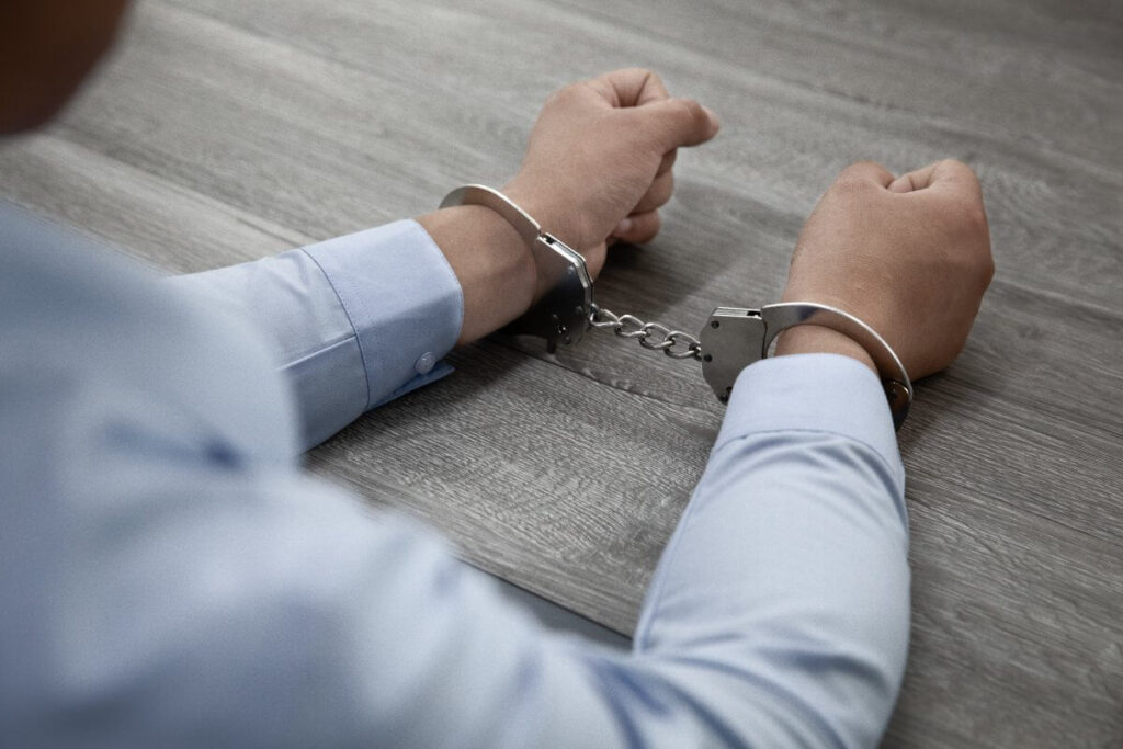 Қомақты пара алған Алматы су департаментінің басшысы 5 жылға сотталған