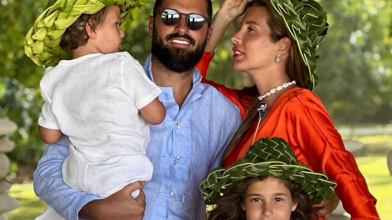 Трусики жоқ юбка Жапон әйелдері порно бейнелерді сиғызады