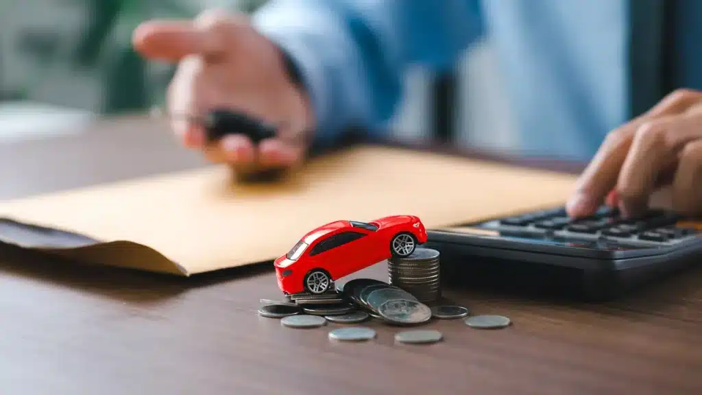 Тиімді автосақтандыру: полиске рәсімдеуде қалай ақша үнемдеуге болады? /Коллаж: Kursiv.media, бильд-редактор: Ахтам Зиперов