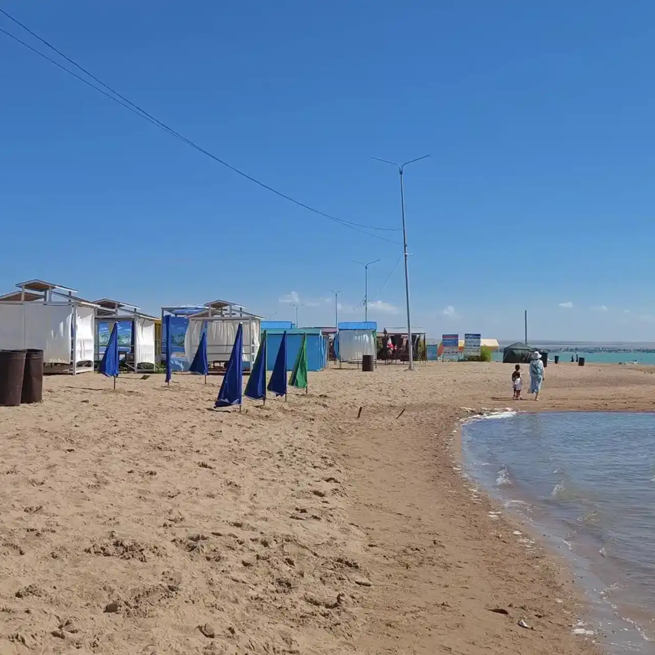 Үш Богатырс порно пародия Мен дос қызымды төсекке сүйреп апардым.