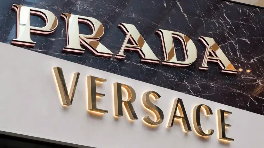 Prada Versace брендін сатып алуға түпкілікті келісім жасады