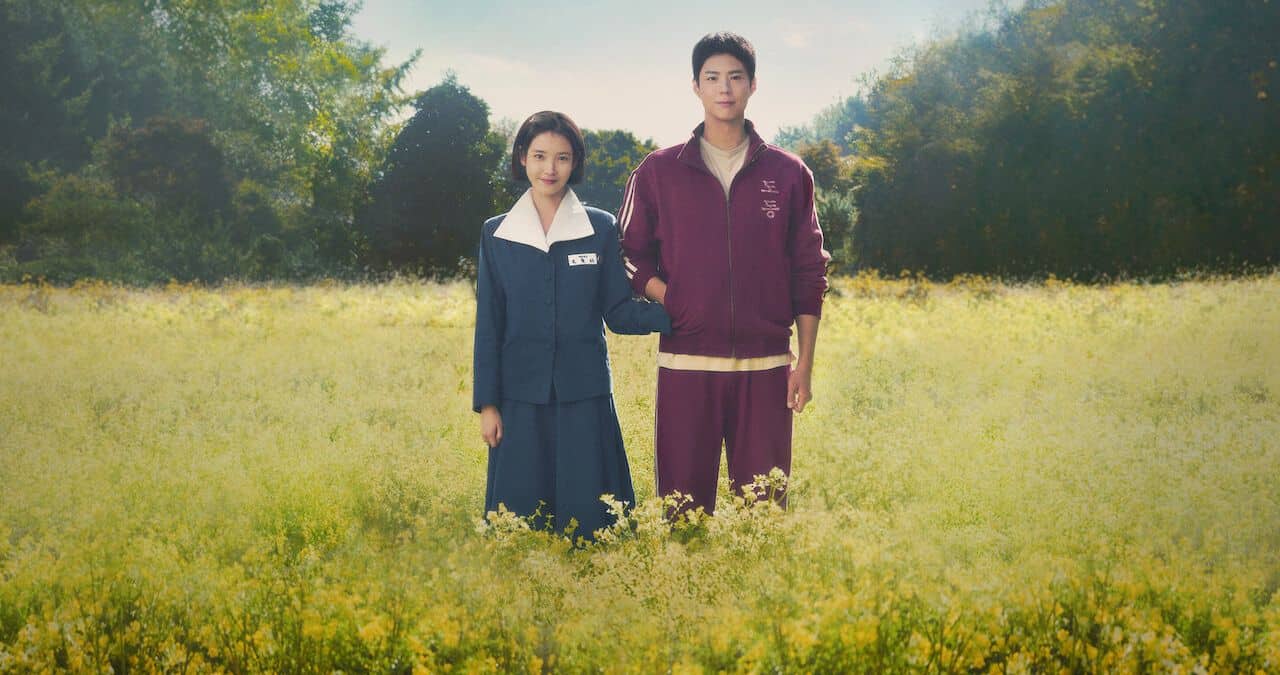 Екі қара тері жамылғылары: Шанель Престон мен Джейден Джеймс төсекте бірге сиғады)