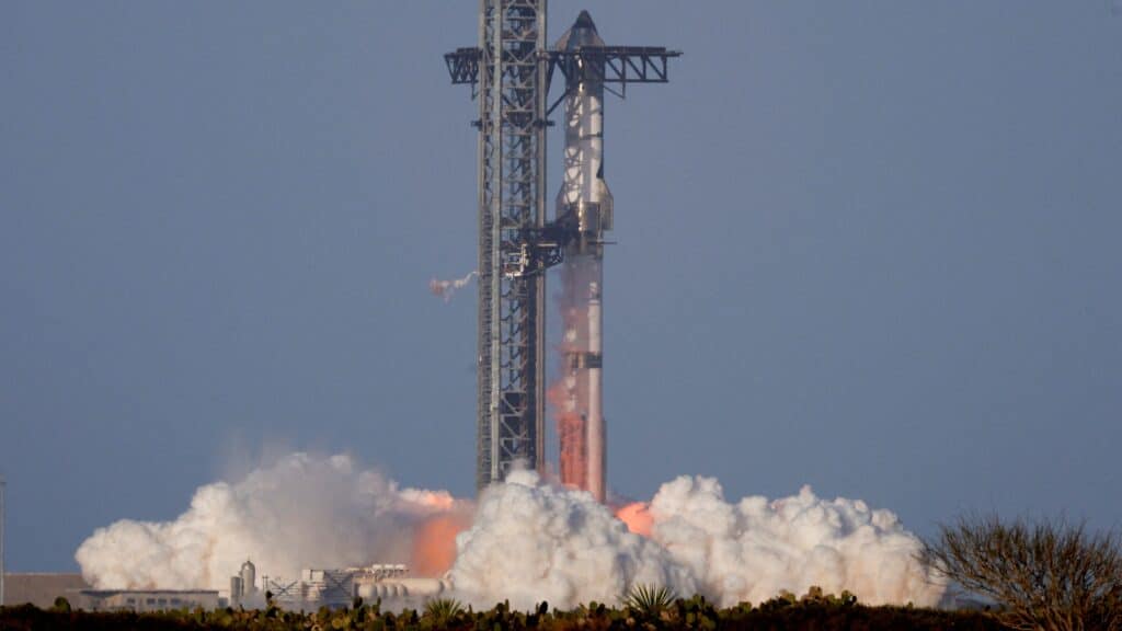 Бүгін Илон Маск Starship ұшырады / фото: REUTERS/Joe Skipper