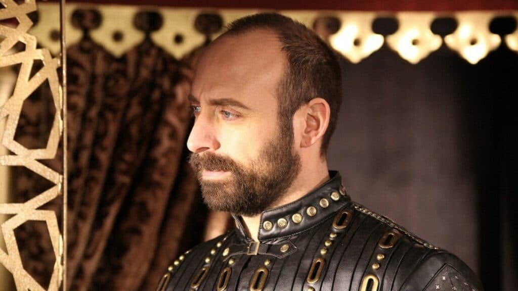 Известного актера из "Великолепного века" приговорили к почти двум годам тюрьмы