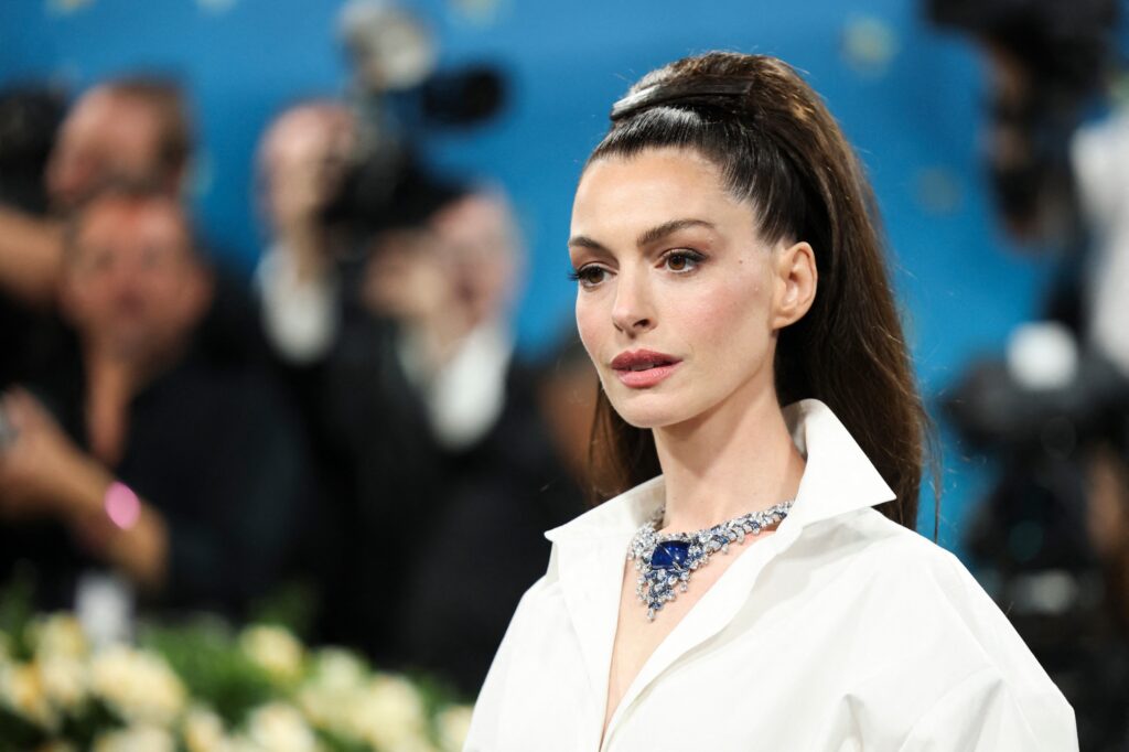Энн Хэтэуэй на Met Gala