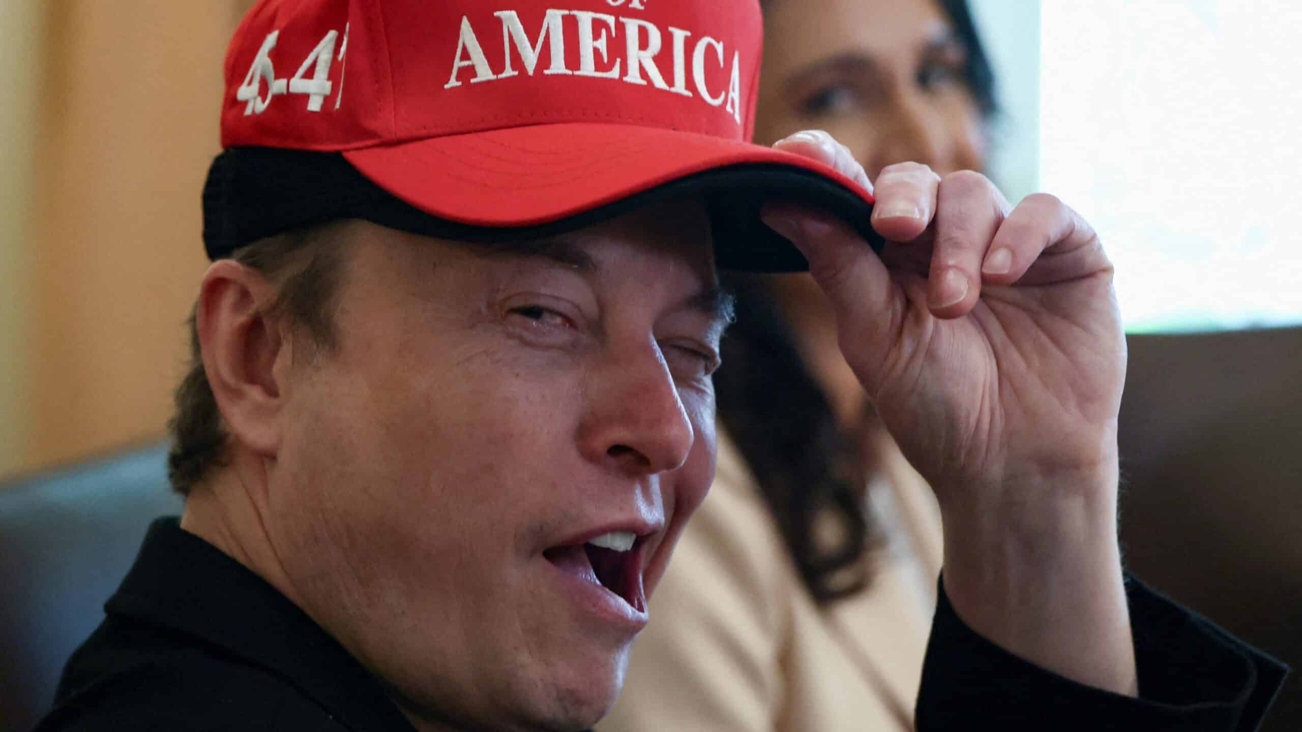 Илон Маск Tesla басшылығынан кеткісі жоқ / фото: REUTERS/Evelyn Hockstein