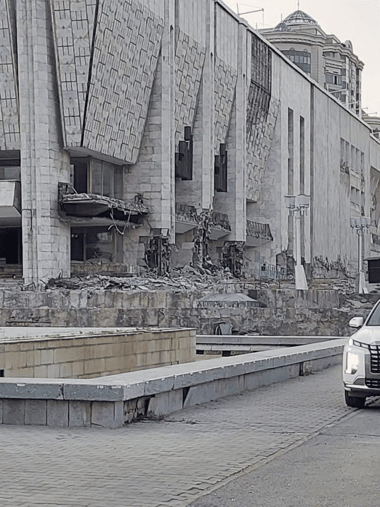 Ремонт театра им Ауэзова