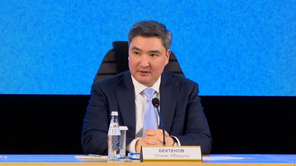 Бектенов Президенттің атынан орын алмастырған шенеуніктерге пікір білдірді / фото: Үкіметтің баспасөз қызметі