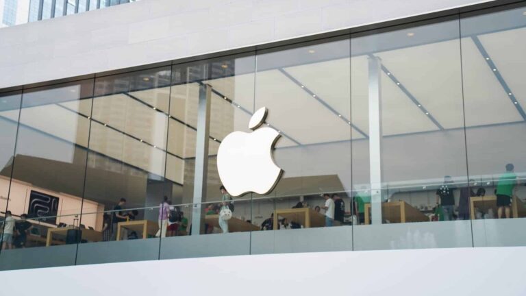 Apple accused of censorship after removing app that tracks ICE agents