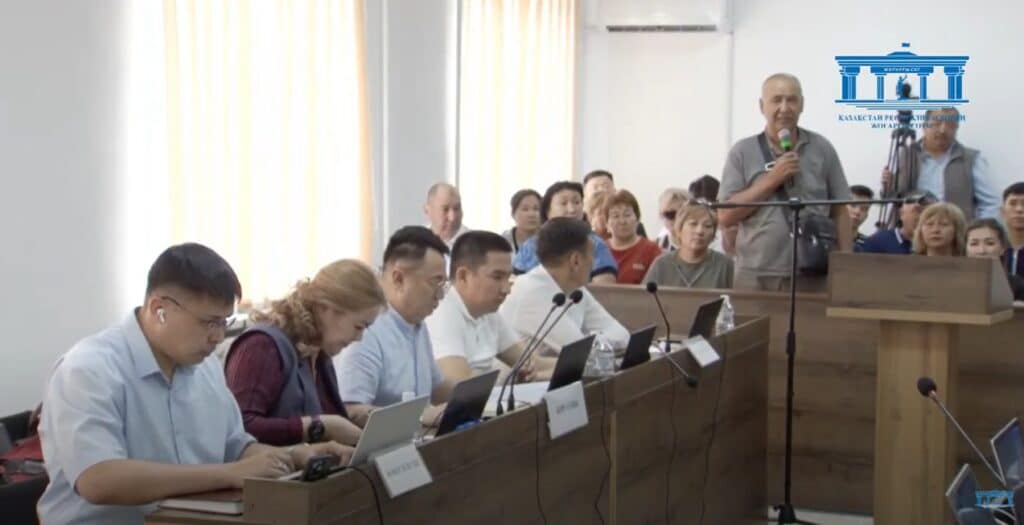 Шерзат ісіндегі сот желіде тараған видеоны тексеріп жатыр/фото: видеодан скриншот