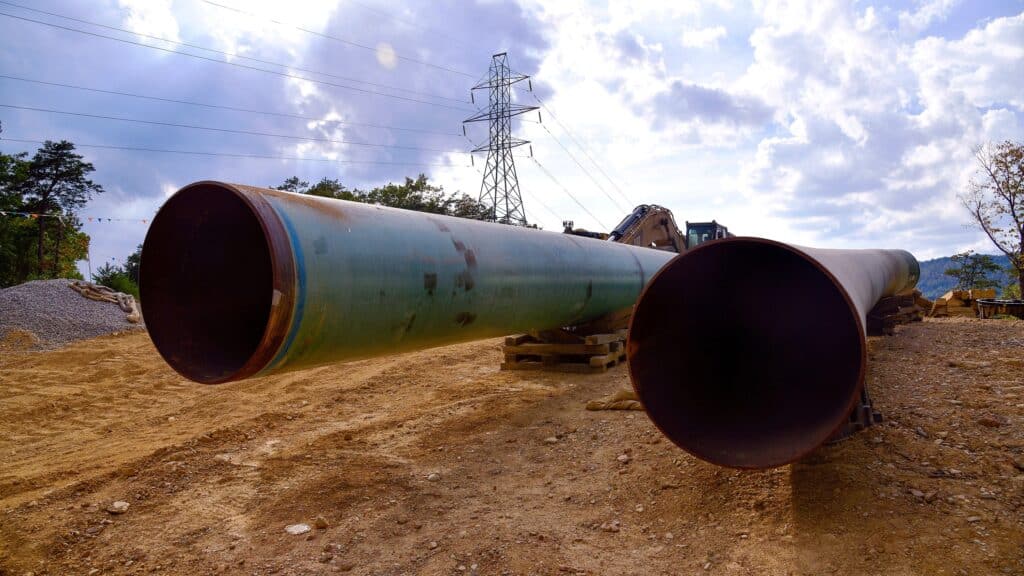 Теңіз кен орнынан газ құбырларын тартуға төрт компания таласады / фото: REUTERS/Charles Mostoller