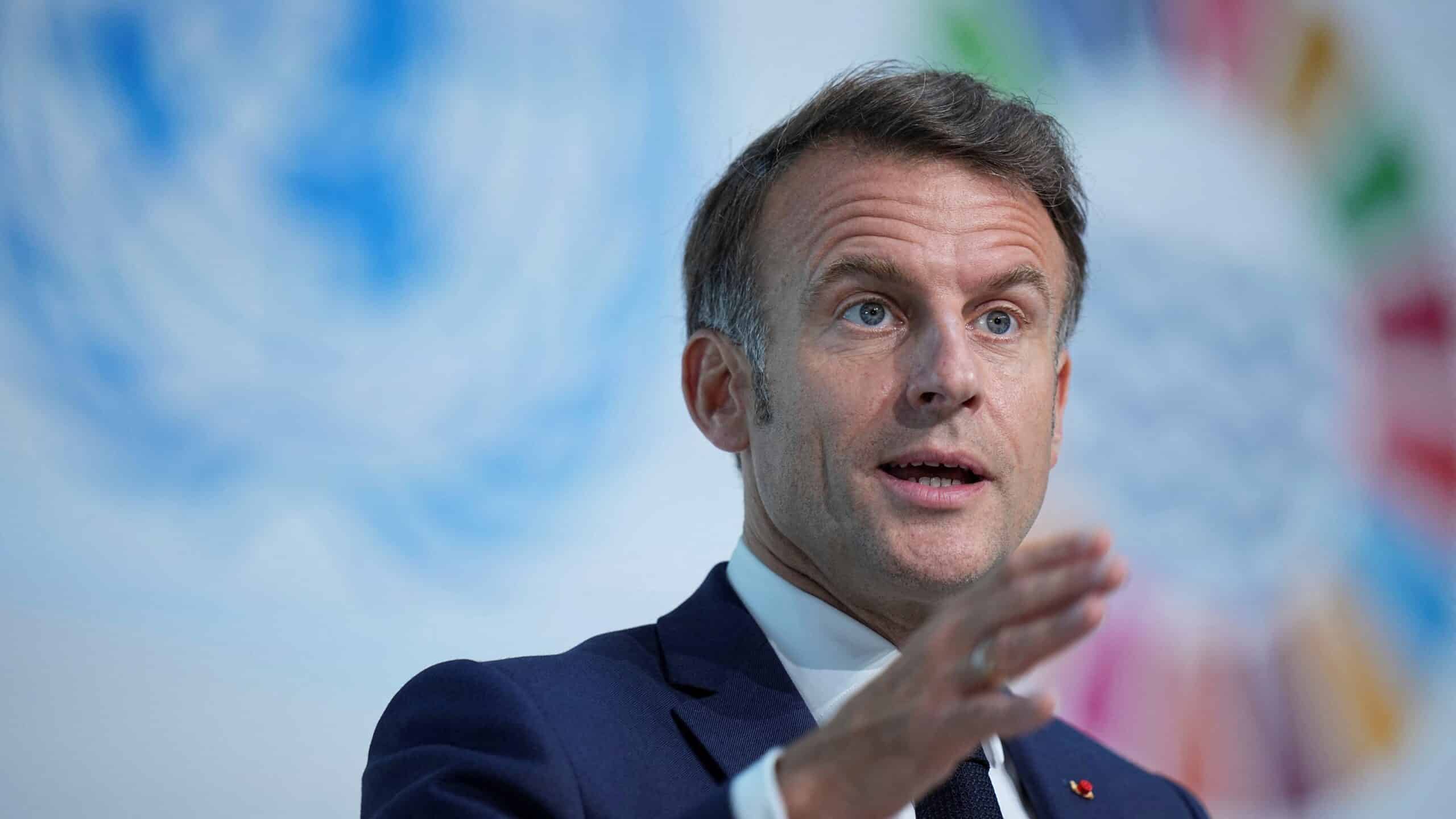 Макрон балаларға TikTok, Instagram, Youtube көрсетпеу керек деп есептейді / фото: Laurent Cipriani/Pool via REUTERS
