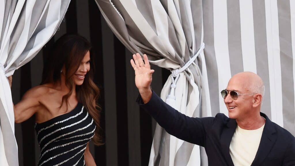 Кәсіпкер Джефф Безос пен журналист Лорен Санчес Венецияда үйленеді / фото: REUTERS/Yara Nardi