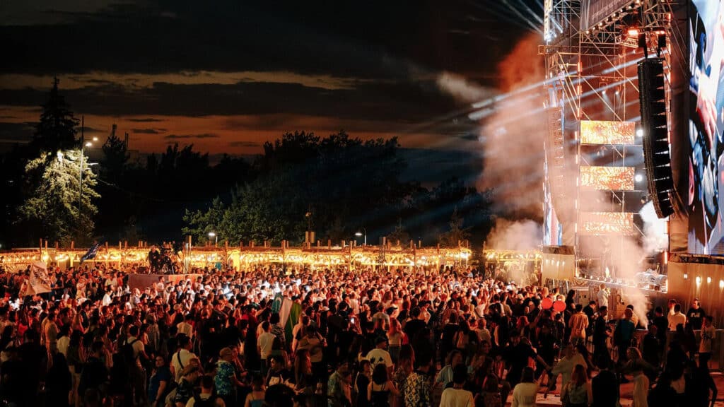 Фото: spiritoftengri.kz, бильд-редактор: Милош Муратовский