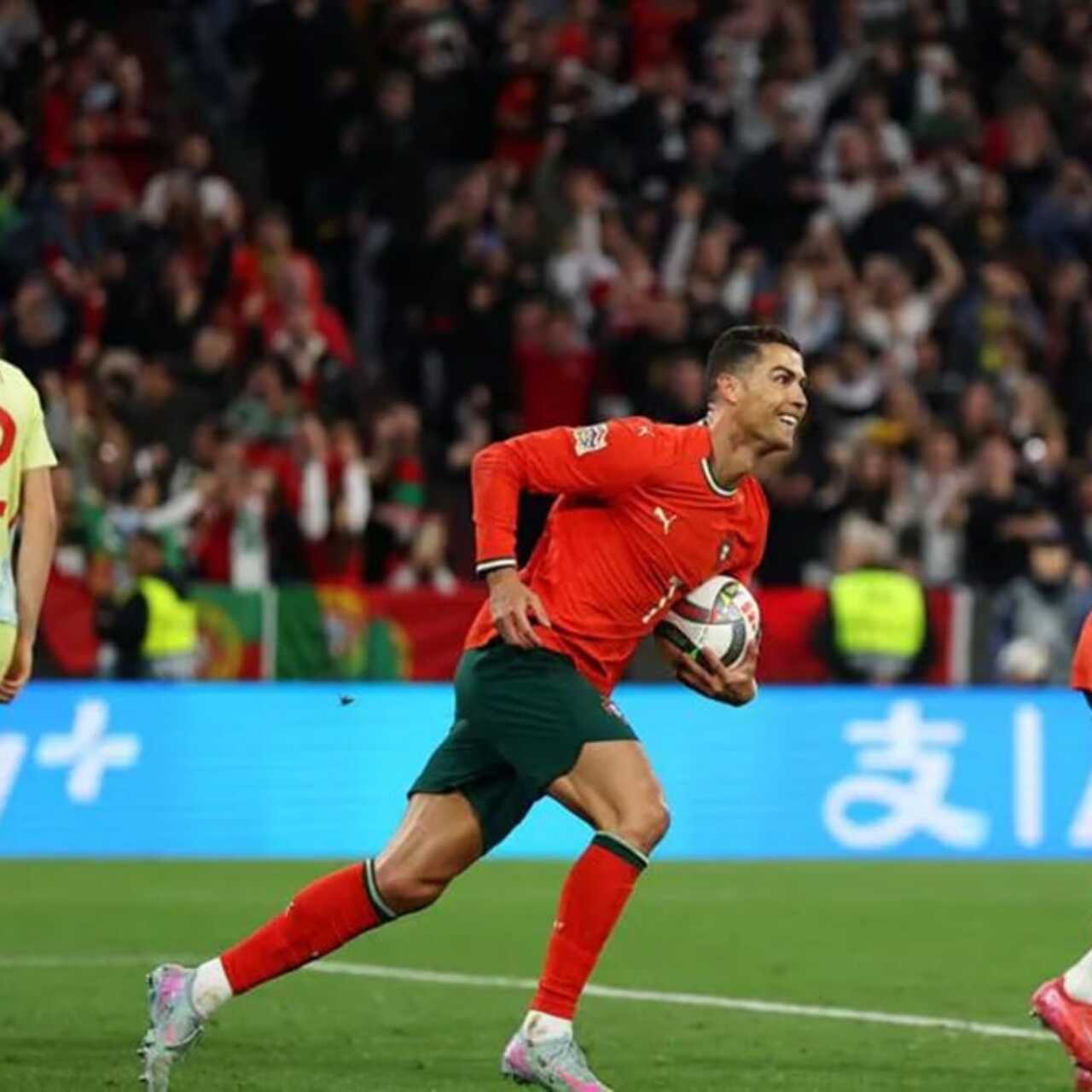 Ретро аудармалары бар порнографиялық фильмдерді қараңыз Ксения Собчак видеода жалаңаш