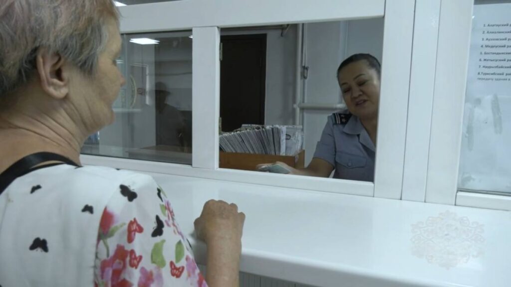 "Зейнетақы рәсімдей алмады": алматылық әйел 20 жыл бойы құжатсыз жүрген