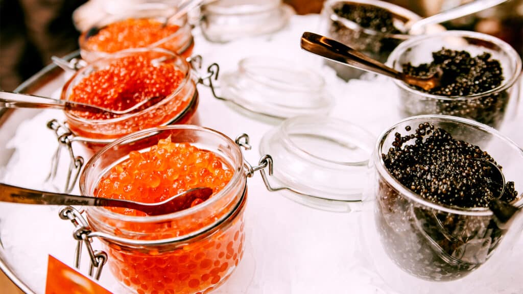 Казахстан будет следить за поставками красной и черной икры