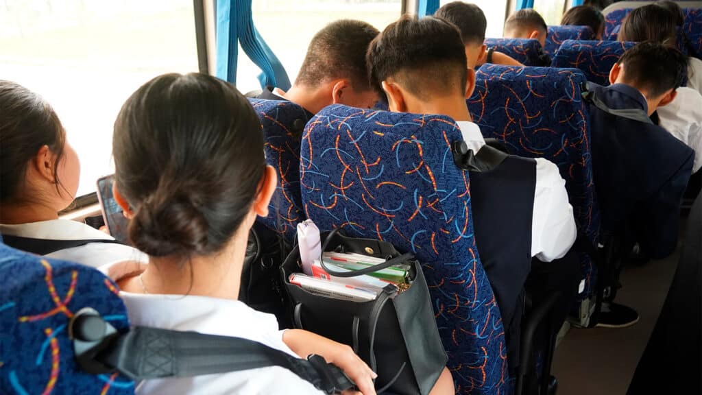 На полмиллиона сирот выделят 23 млрд тенге для подготовки к школе