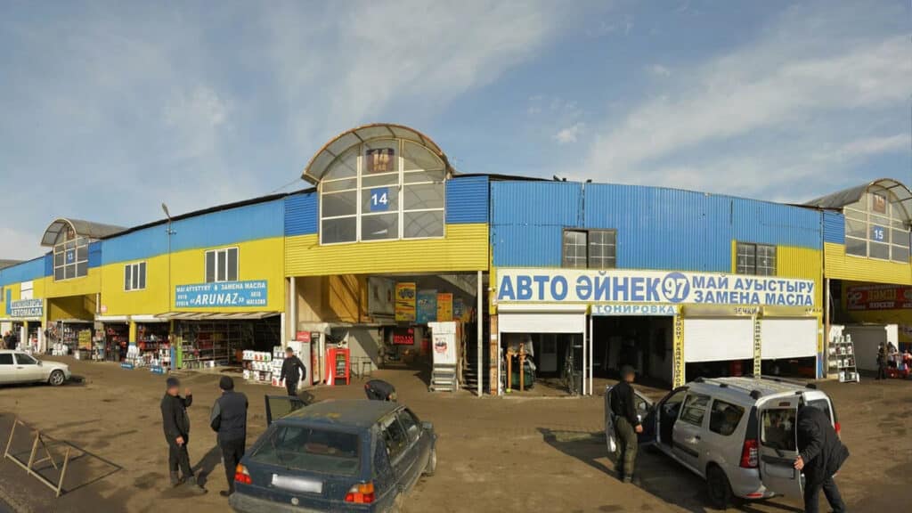 Жибек Жолы, авторынок, автомобильный базар