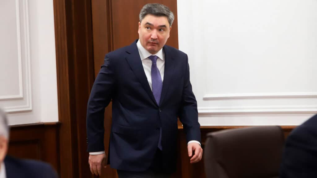 Бектенов рассказал, как вывести казахстанцев из бедности