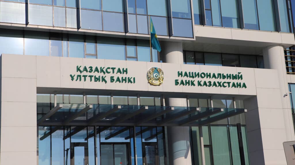 Нацбанк сохранил базовую ставку, чтобы сдержать инфляцию