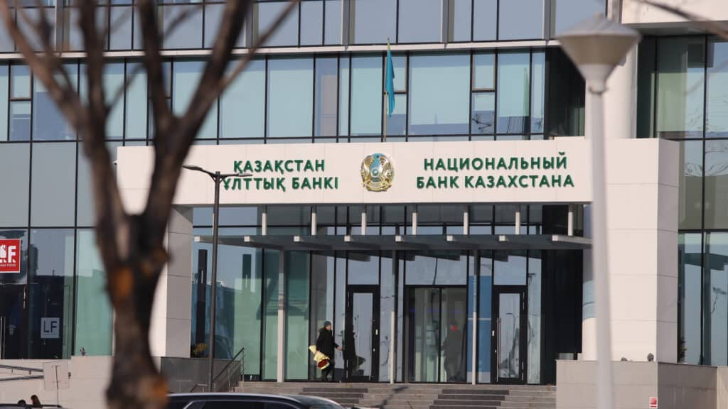 Нацбанк готов к «решительным действиям» и может провести валютные интервенции