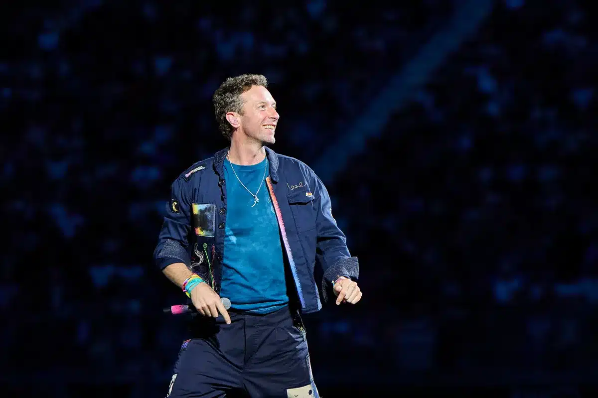 Крис Мартин из Coldplay выступает на стадионе Rogers в Торонто, Онтарио, Канада, 7 июля