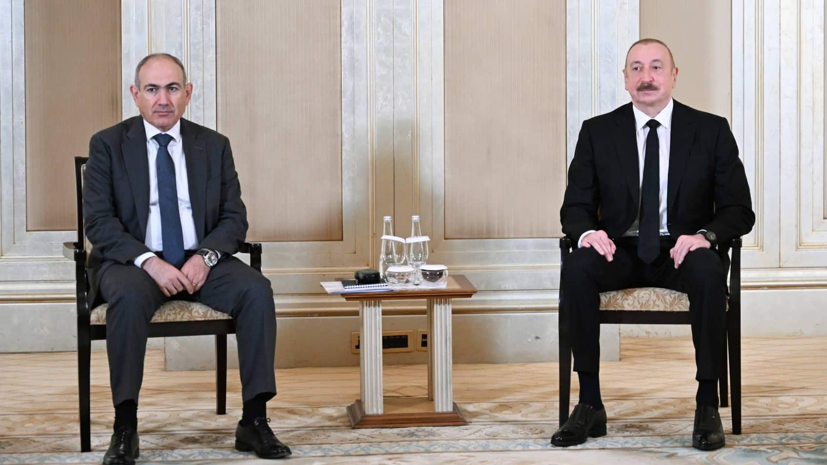 Армения және Әзербайжан президенттері БАӘ-де келіссөз жүргізіп жатыр / фото: president.az