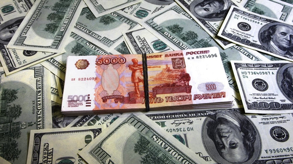 Ресейде қазақстандыққа жалған ақшамен алаяқтық жасады деп айып тағылған / фото: KursivMedia мұрағаты