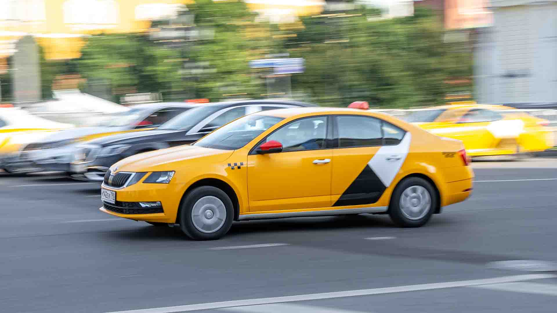 Ресейдің көптеген өңірінде мигранттарға такси жүргізуге болмайды / фото: shutterstock