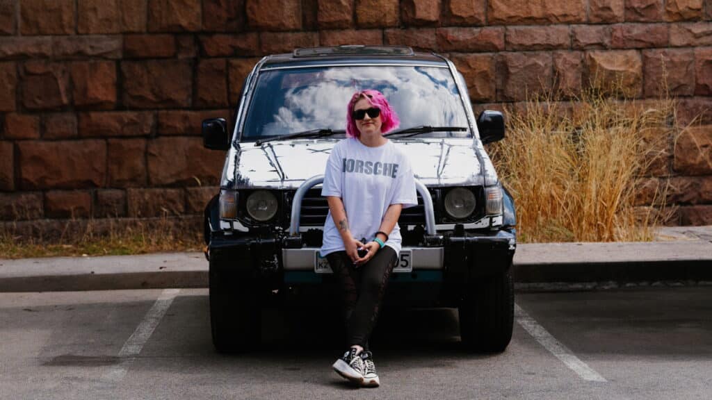 «Он сплошной ред флаг, а я все равно люблю» – делится владелица 30-летнего «Паджеро»