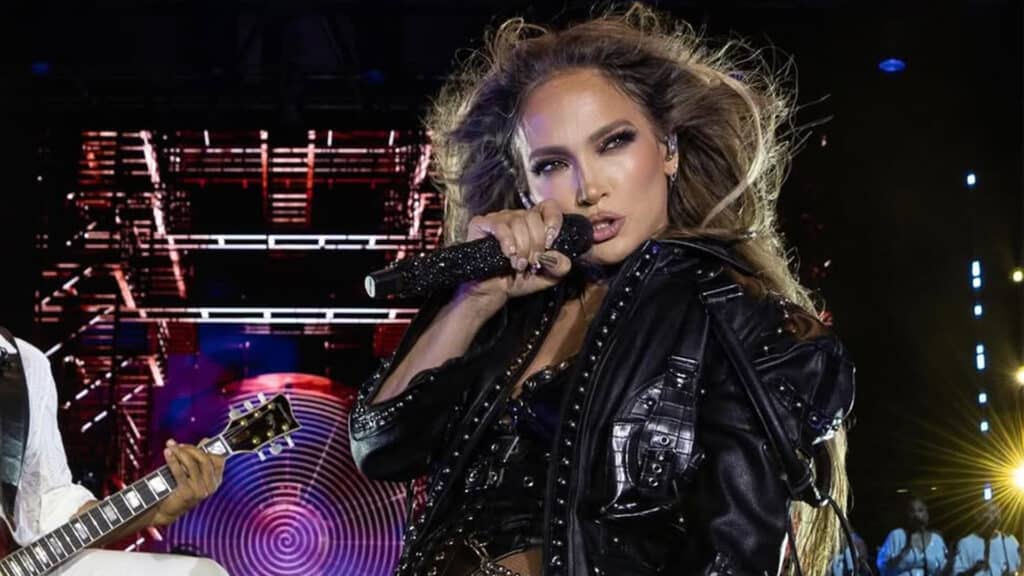 Фото: instagram.com/jlo, бильд-редактор Дина Карамчакова