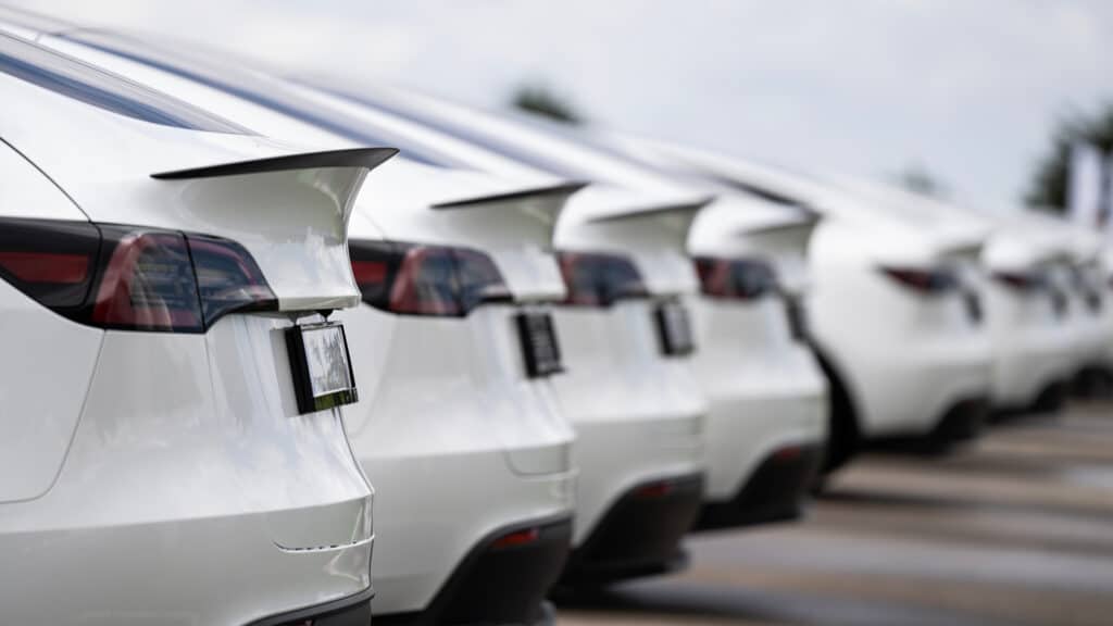 Казахстанцам осталось меньше 100 дней, чтобы ввезти электромобиль без пошлин