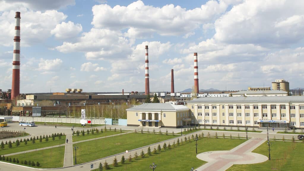Производитель титана нарастил выплаты топ-менеджерам на 20%