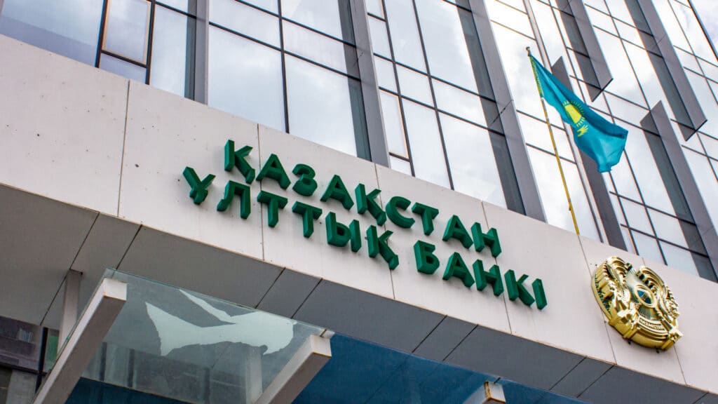 Нацбанк в четвертый раз сохранил базовую ставку