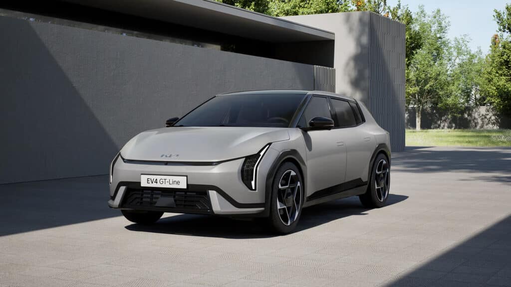 Kia начала выпуск своего первого электромобиля в Европе — хэтчбека EV4