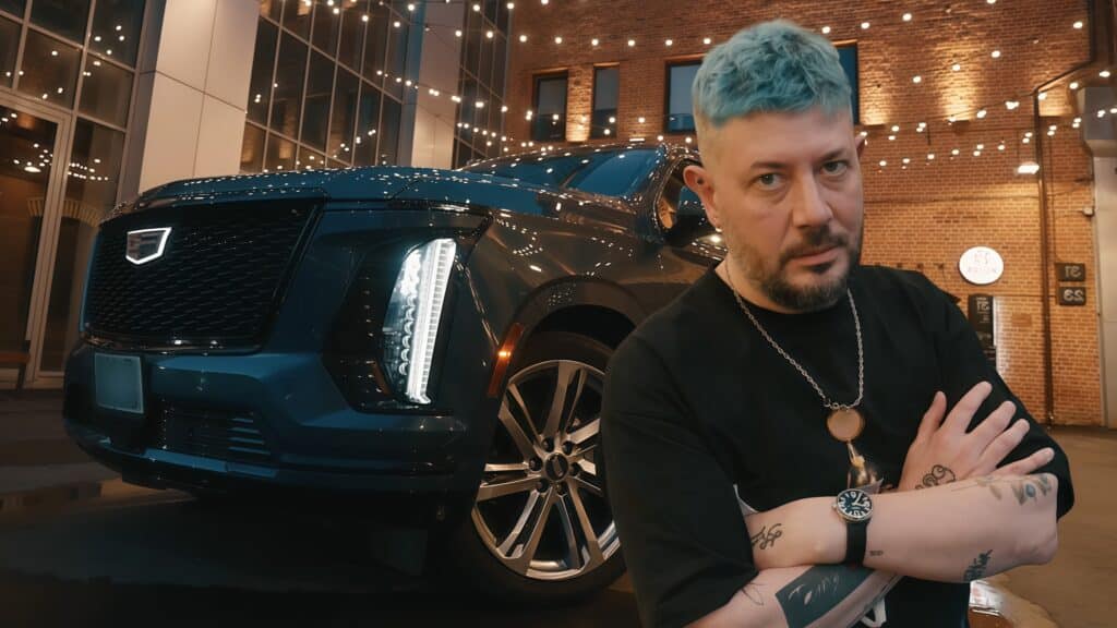 Артемий Лебедев не смог завести свой Cadillac Escalade после мойки